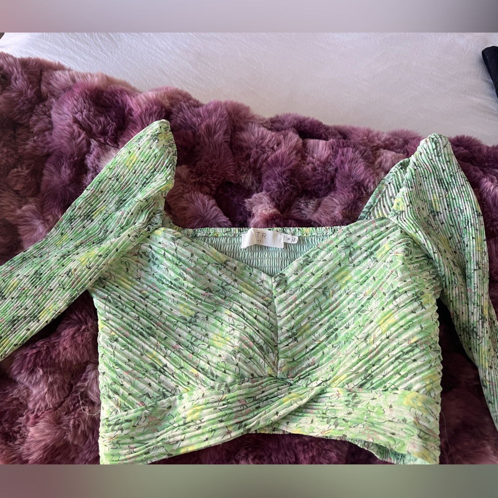 Floral cropped blouse